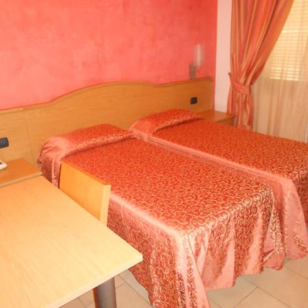 Hotel Tenda Rossa Marina Di Carrara Exterior photo